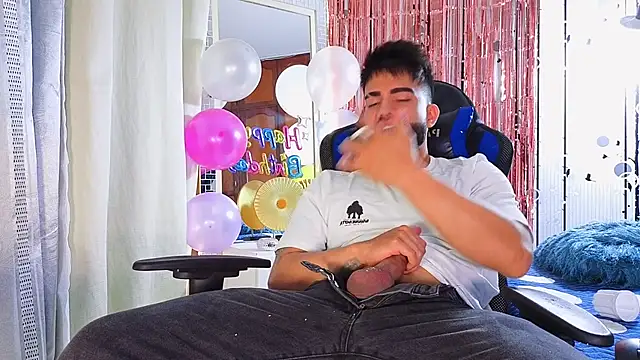 Snapshot of King_Draven3 chatting on November 12, 2025, 7:40 pm King Draven3 online show from November 12, 2025, 7:40 pm