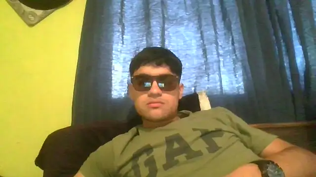 juanfritaa21 online show from November 22, 2025, 11:25 pm