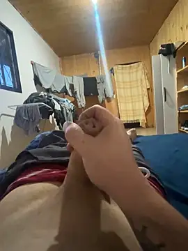 andre1z1nh0 online show from March 25, 2026, 9:35 pm