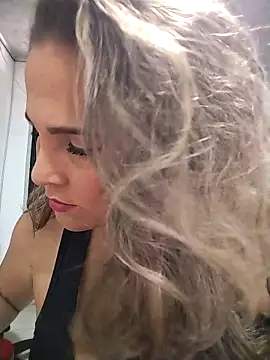 Snapshot of dayana2021 chatting on October 25, 2025, 8:20 pm dayana2021 online show from October 25, 2025, 8:20 pm