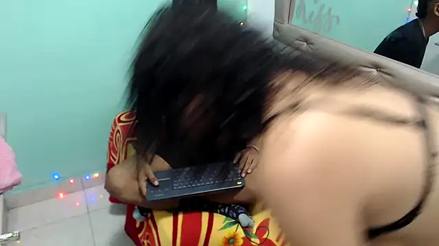 kloe matias online show from September 12, 2025, 2:23 am