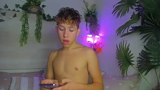 Angel superhuge online show from November 13, 2025, 9:19 pm