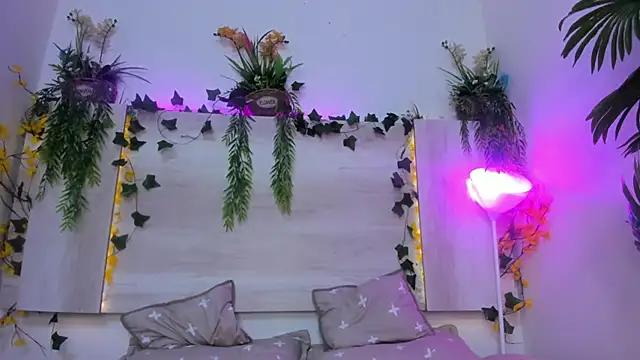 Angel superhuge online show from November 10, 2025, 8:47 pm