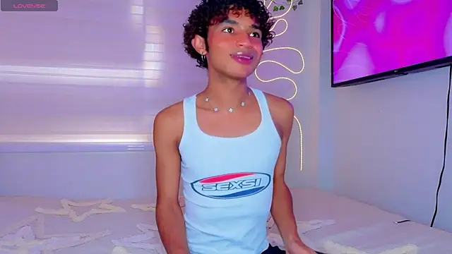 Snapshot of Aaron_Wiinter chatting on April 7, 2026, 8:10 pm Aaron Wiinter online show from April 7, 2026, 8:10 pm