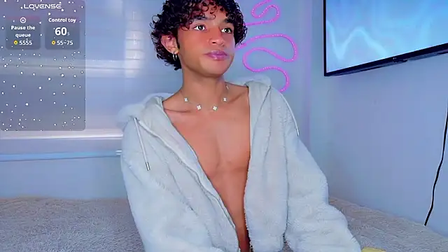 Snapshot of Aaron_Wiinter chatting on March 12, 2026, 7:40 pm Aaron Wiinter online show from March 12, 2026, 7:40 pm