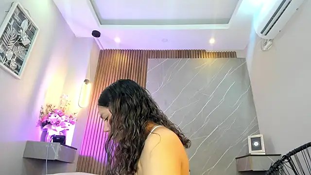 Snapshot of emma__rose1 chatting on October 19, 2025, 2:14 am emma rose1 online show from October 19, 2025, 2:14 am