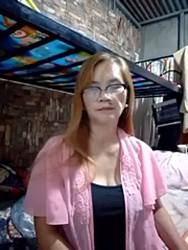 Snapshot of SexyHottMom chatting on June 28, 2026, 8:04 pm SexyHottMom online show from June 28, 2026, 8:04 pm
