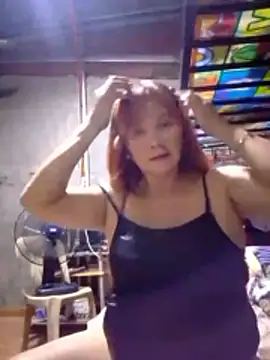 Snapshot of SexyHottMom chatting on February 18, 2026, 1:29 pm SexyHottMom online show from February 18, 2026, 1:29 pm