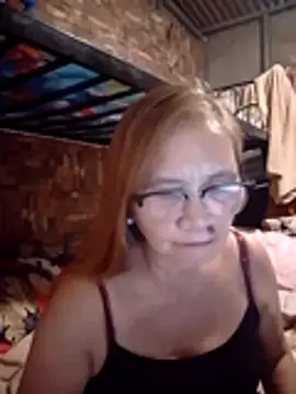 Snapshot of SexyHottMom chatting on June 27, 2026, 12:22 pm SexyHottMom online show from June 27, 2026, 12:22 pm