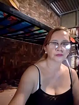 Snapshot of SexyHottMom chatting on June 22, 2026, 6:43 am SexyHottMom online show from June 22, 2026, 6:43 am