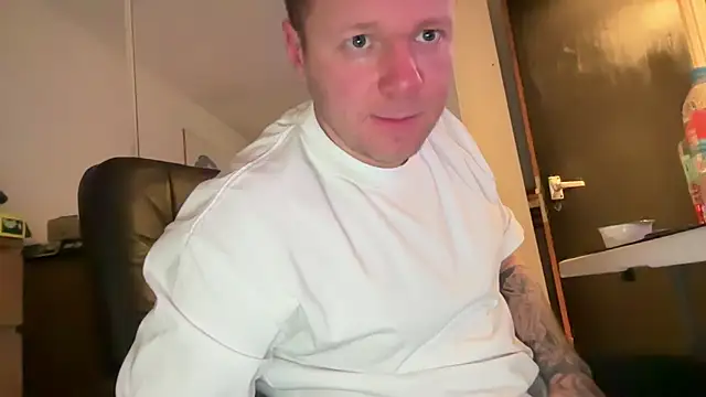 Snapshot of monster_d_2025 chatting on April 3, 2026, 6:03 pm monster d 2025 online show from April 3, 2026, 6:03 pm