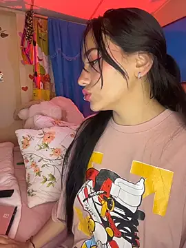 Snapshot of MiaRousexxx_ chatting on October 21, 2025, 12:32 am MiaRousexxx online show from October 21, 2025, 12:32 am