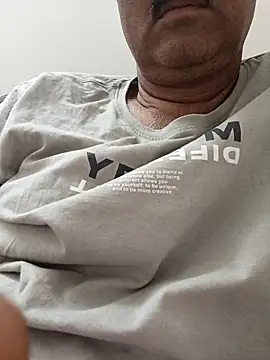 moonflower25 online show from March 15, 2026, 3:46 am