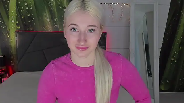 Snapshot of HollyTailors chatting on March 10, 2026, 6:28 am HollyTailors online show from March 10, 2026, 6:28 am