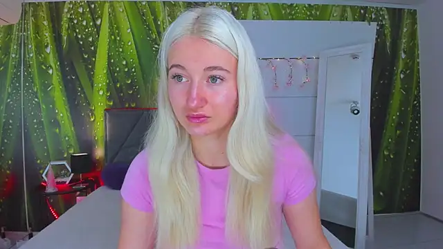 HollyTailors online show from September 29, 2025, 5:25 am