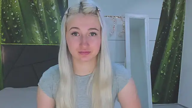 Snapshot of HollyTailors chatting on February 16, 2026, 6:23 am HollyTailors online show from February 16, 2026, 6:23 am