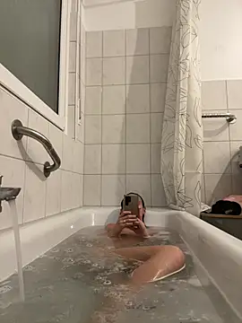 Emilia Mausi online show from March 13, 2026, 8:58 pm