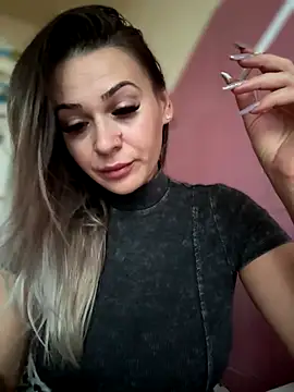 Snapshot of iSelena chatting on November 6, 2025, 5:44 am iSelena online show from November 6, 2025, 5:44 am