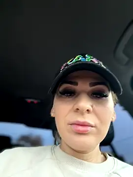 Snapshot of iSelena chatting on October 28, 2025, 5:08 am iSelena online show from October 28, 2025, 5:08 am