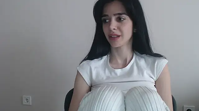 Snapshot of gglingeriee chatting on April 23, 2026, 12:29 pm gglingeriee online show from April 23, 2026, 12:29 pm