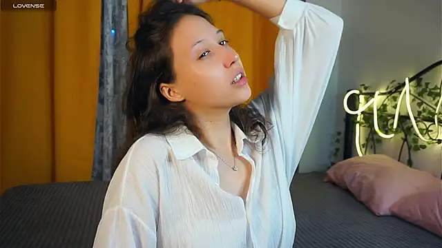 BeckyBurgh online show from October 16, 2025, 6:16 pm