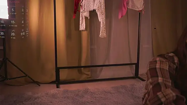 BeckyBurgh online show from November 13, 2025, 5:17 pm