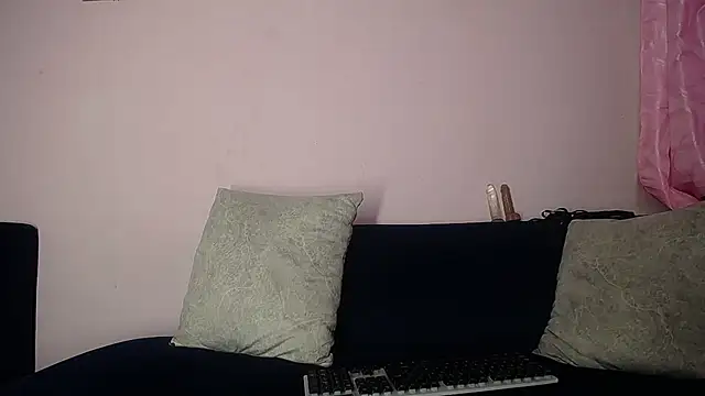 Mia littleee online show from September 30, 2025, 3:34 am