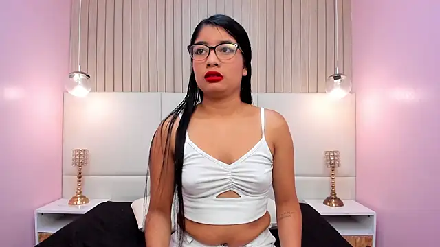 MelanyWayne  online show from May 4, 2026, 5:49 pm