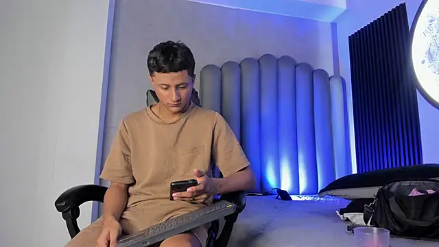 Snapshot of _Leohot_ chatting on November 8, 2025, 3:54 am Leohot online show from November 8, 2025, 3:54 am