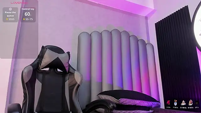 Snapshot of _Leohot_ chatting on October 24, 2025, 3:27 am Leohot online show from October 24, 2025, 3:27 am