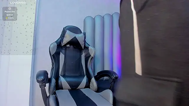 Snapshot of _Leohot_ chatting on October 30, 2025, 3:49 am Leohot online show from October 30, 2025, 3:49 am