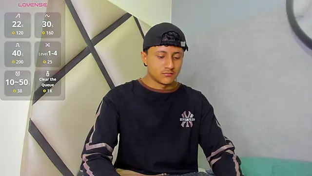 Snapshot of _Leohot_ chatting on July 22, 2026, 4:03 am Leohot online show from July 22, 2026, 4:03 am