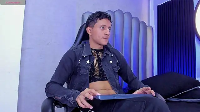 Snapshot of _Leohot_ chatting on November 27, 2025, 3:40 am Leohot online show from November 27, 2025, 3:40 am