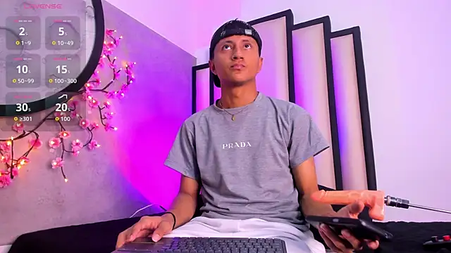 Snapshot of _Leohot_ chatting on October 18, 2025, 10:45 pm Leohot online show from October 18, 2025, 10:45 pm