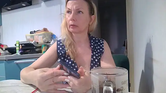 Snapshot of Sweetmurrr chatting on July 1, 2026, 12:44 am Sweetmurrr online show from July 1, 2026, 12:44 am