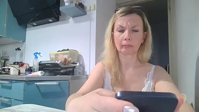 Snapshot of Sweetmurrr chatting on June 24, 2026, 12:53 am Sweetmurrr online show from June 24, 2026, 12:53 am
