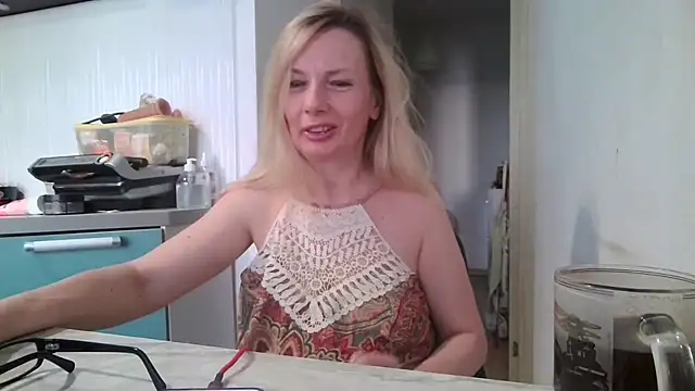 Snapshot of Sweetmurrr chatting on June 26, 2026, 2:06 am Sweetmurrr online show from June 26, 2026, 2:06 am