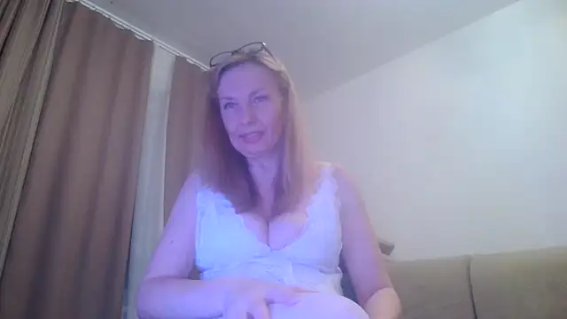 Sweetmurrr online show from April 13, 2026, 2:15 am
