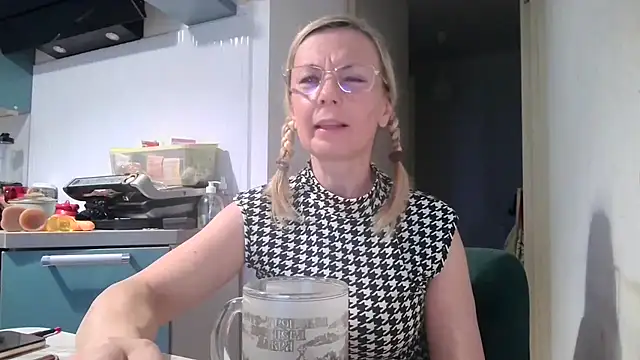 Snapshot of Sweetmurrr chatting on August 1, 2026, 1:36 am Sweetmurrr online show from August 1, 2026, 1:36 am