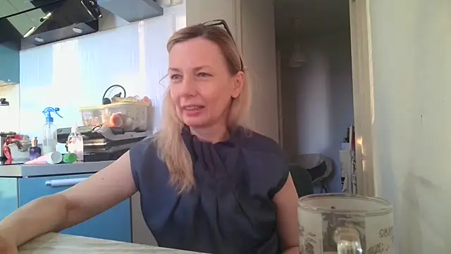 Snapshot of Sweetmurrr chatting on June 22, 2026, 1:44 am Sweetmurrr online show from June 22, 2026, 1:44 am