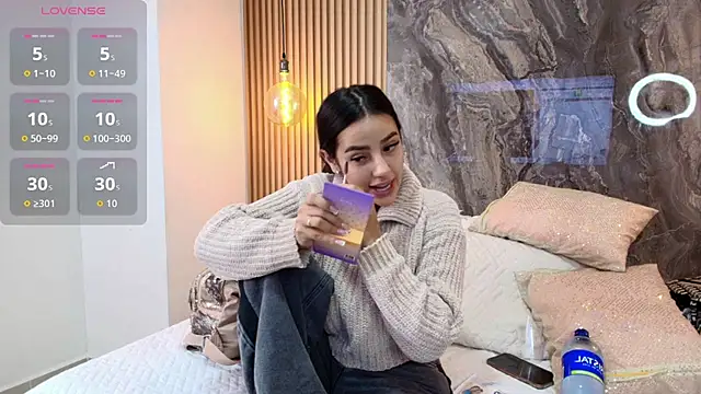 Snapshot of Alana-Jones chatting on October 30, 2025, 12:25 pm Alana-Jones online show from October 30, 2025, 12:25 pm