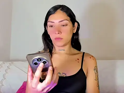 Snapshot of Megan_Gil_ chatting on October 20, 2025, 1:00 pm Megan Gil online show from October 20, 2025, 1:00 pm