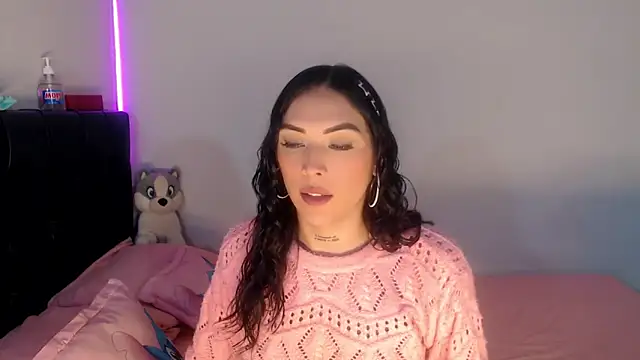 Megan Gil  online show from February 23, 2026, 4:40 pm