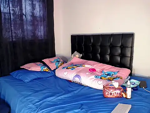 Megan Gil  online show from December 19, 2025, 9:28 pm