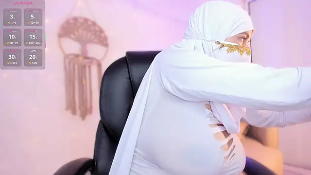 Snapshot of salma_isawwii chatting on December 17, 2025, 2:55 pm salma isawwii online show from December 17, 2025, 2:55 pm