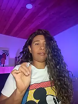 IVONNE COLLINS33 online show from March 5, 2026, 11:32 pm