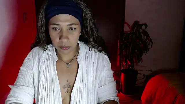 IVONNE COLLINS33 online show from March 18, 2026, 12:03 am