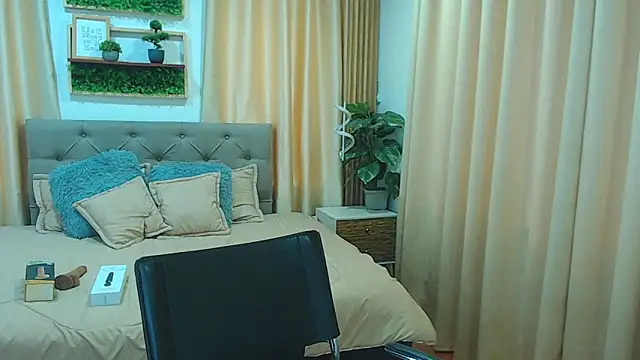 Snapshot of zohet_kriss chatting on October 8, 2025, 2:07 pm zohet kriss online show from October 8, 2025, 2:07 pm