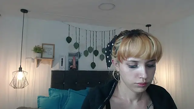 zohet kriss online show from December 21, 2025, 10:39 am