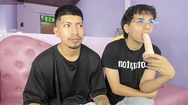 AxelAndJeremy online show from November 21, 2025, 3:16 am